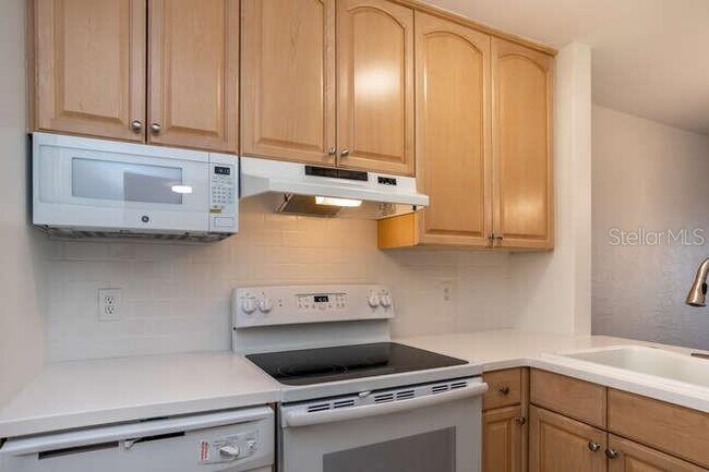 Building Photo - 1361 Snell Isle Blvd NE