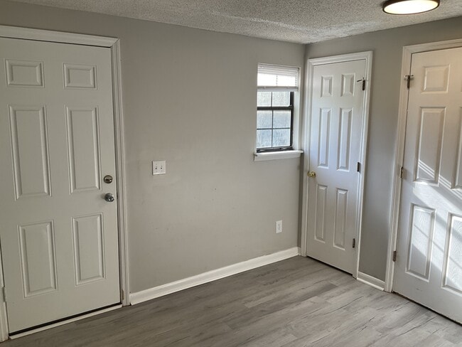 Building Photo - 116 Plaza Dr
