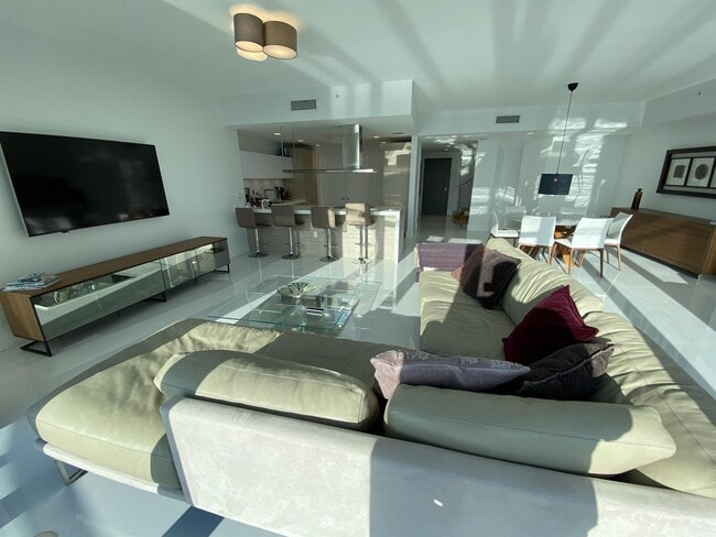 Building Photo - 17111 Biscayne Blvd