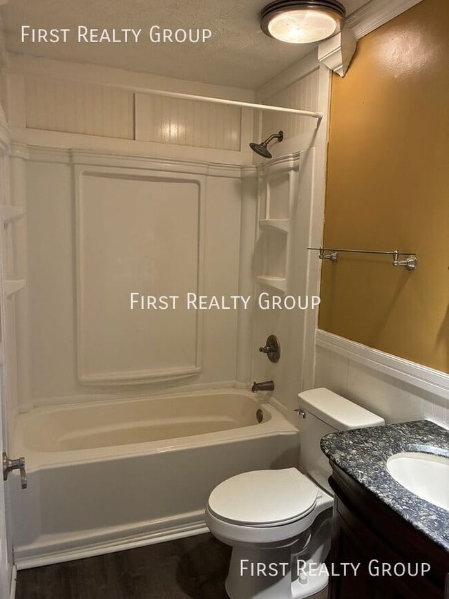 Building Photo - 37 W Lytle-Five Points Rd