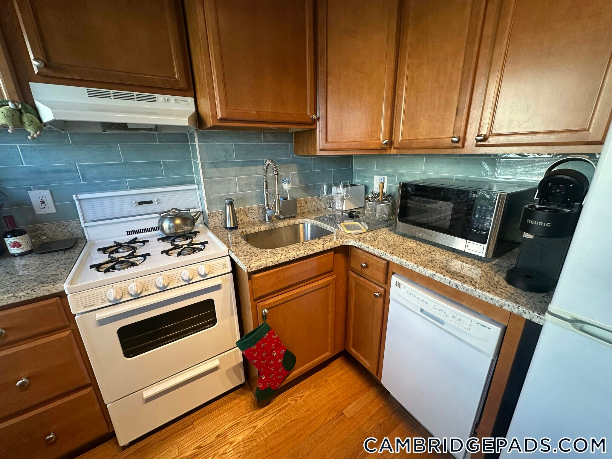 Building Photo - 1054 Cambridge St