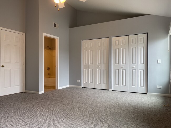 Building Photo - 930 Mesa Dr