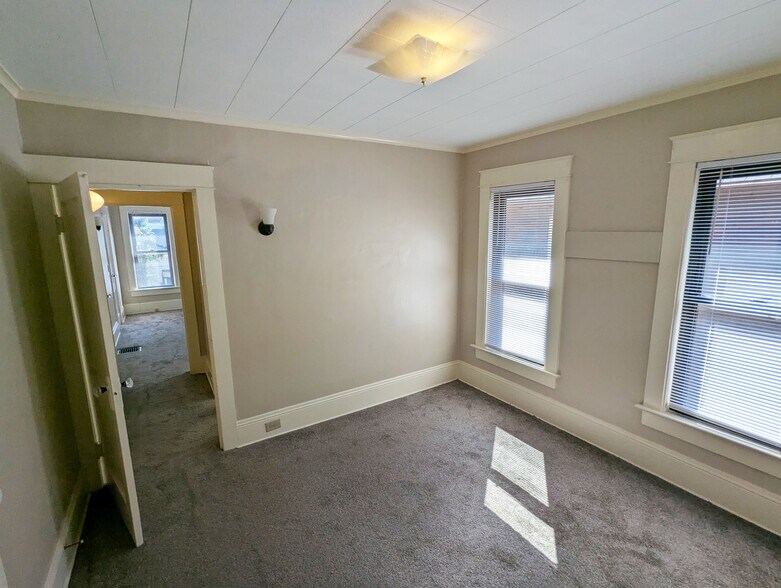 Building Photo - 353 W 10th St