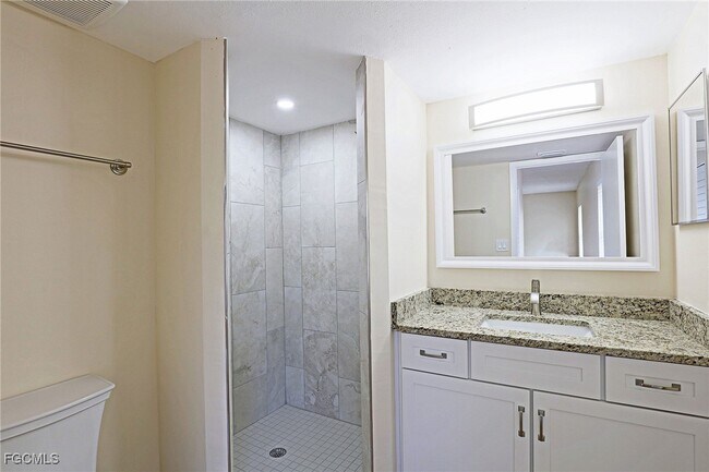 Building Photo - 5331 Summerlin Rd