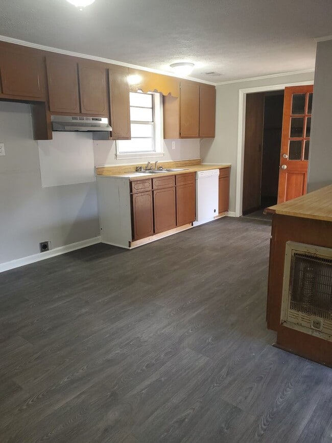 Building Photo - 128 Sunset Dr