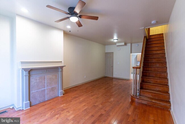 Building Photo - 2022 S Opal St