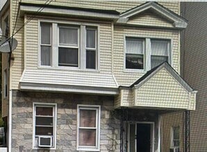 Building Photo - 375 6th Ave W