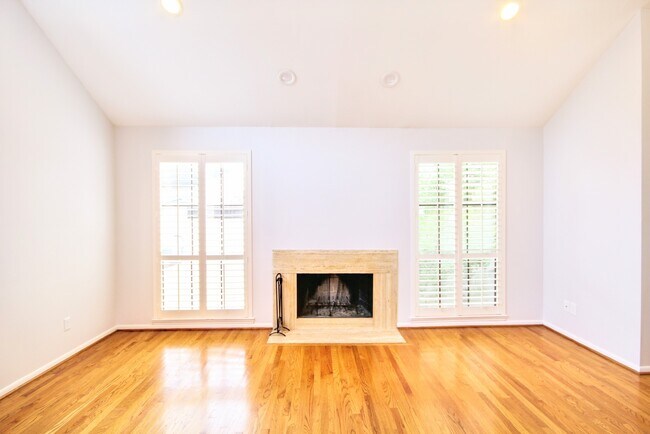 Building Photo - 5088 Augusta St