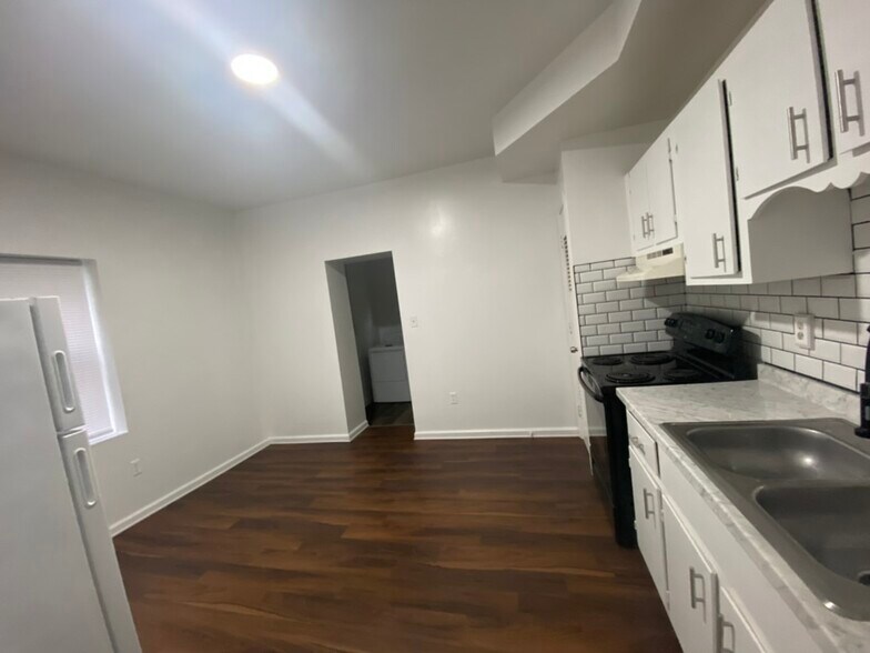 Building Photo - 657 Pegram St