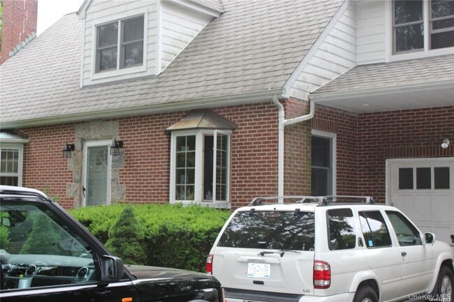 Building Photo - 3 Meadowbrook Dr