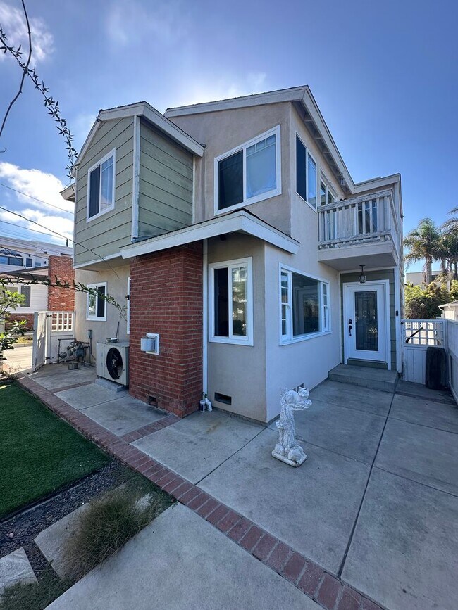 Building Photo - 947 1/2-731-32 Beryl St