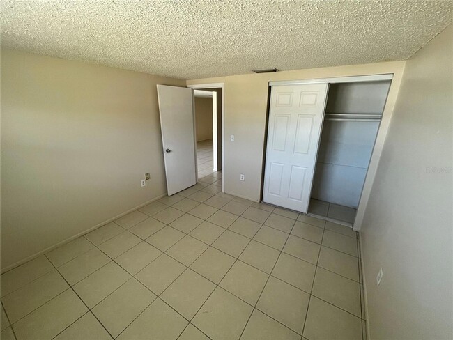 Building Photo - 4128-4126 Shoreline Dr