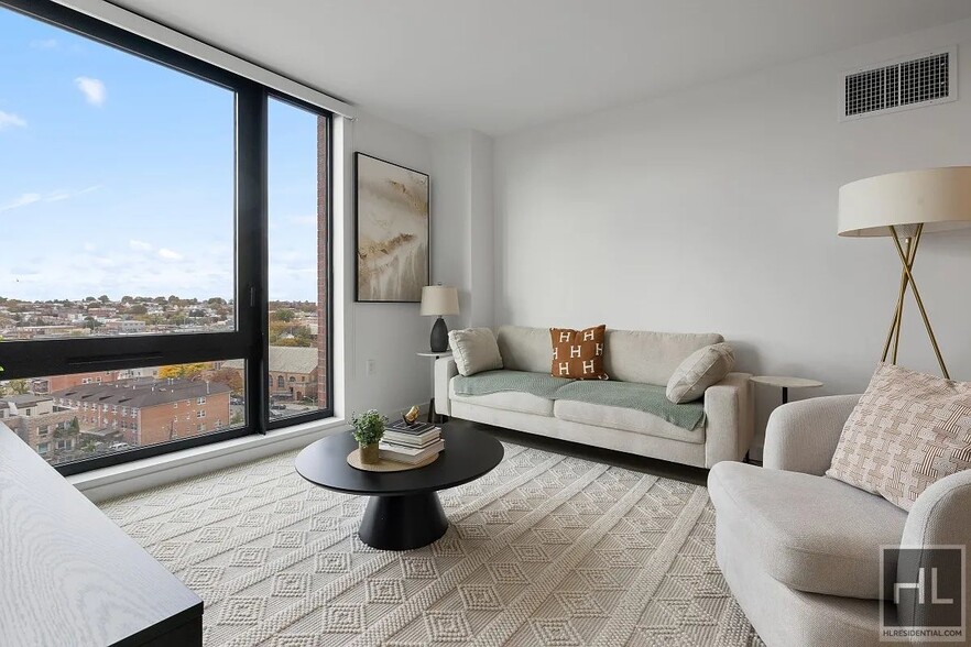 Building Photo - Luxurious Woodside 2 Bedroom/2 Bath  with Views!