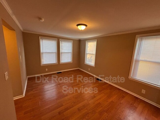 Building Photo - 348 Chase Ave