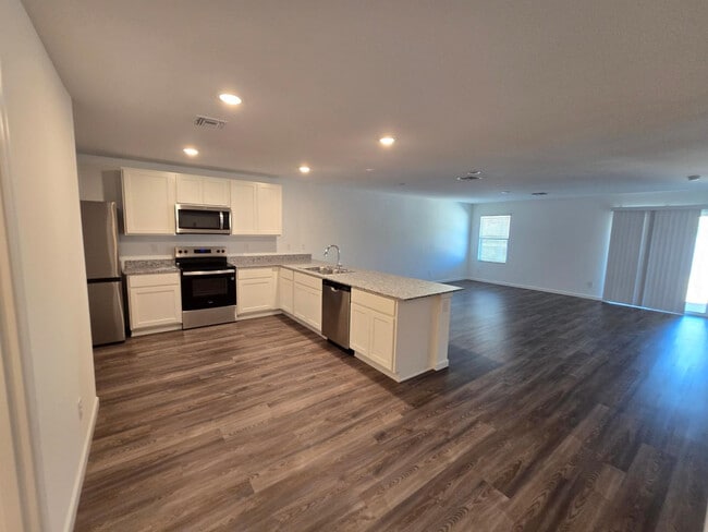 Building Photo - 736 Dylan Ct