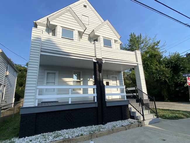 Building Photo - 1935 E 123rd St