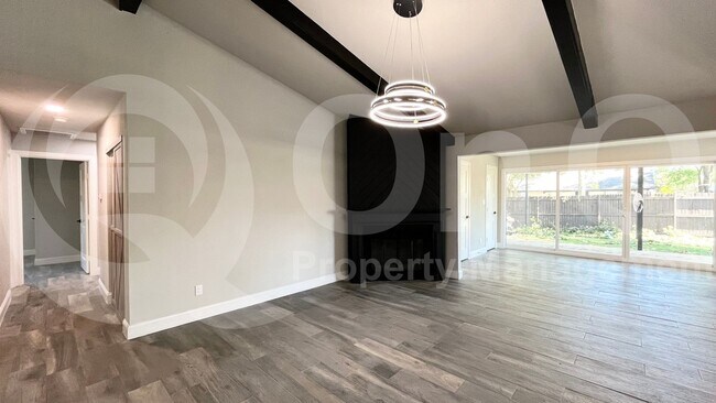 Building Photo - 1520 Armstrong Dr
