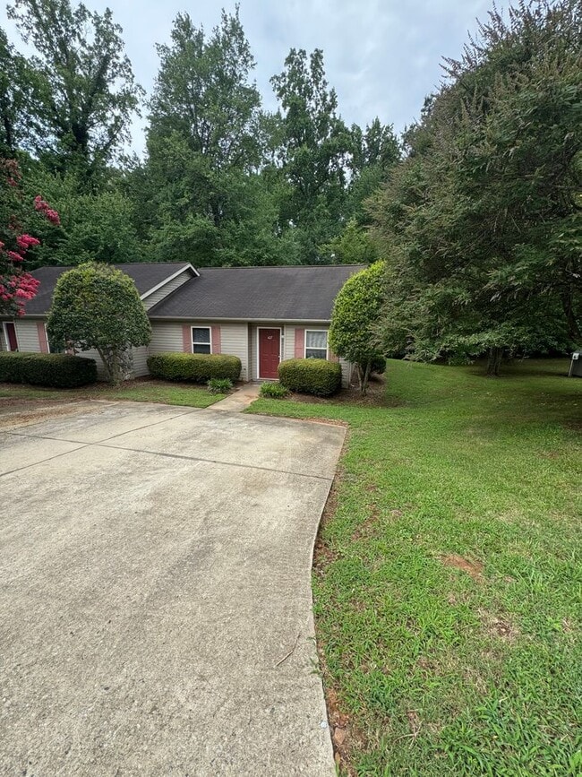 Building Photo - 107 Bogey Ln