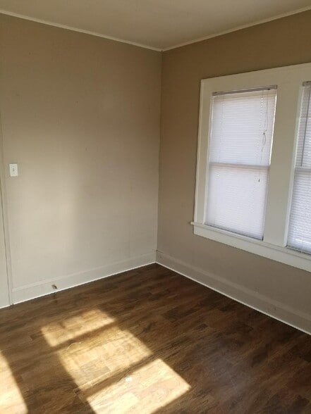 Building Photo - 2147 Avenue E