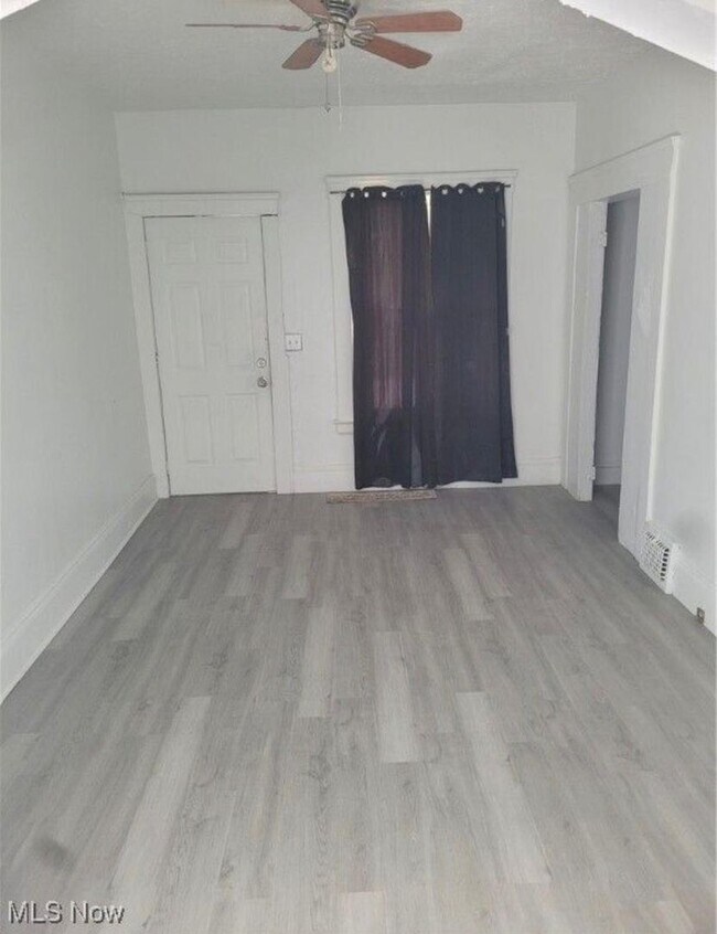 Building Photo - 709 E 126th St