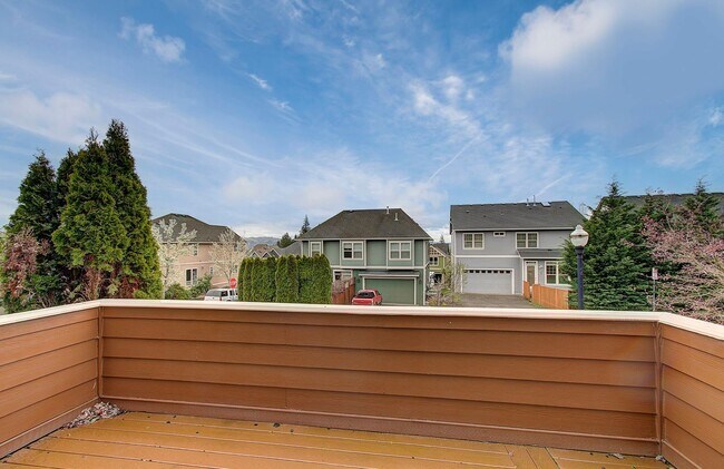Building Photo - Beautiful 2 Story Town Home - Riverview Terrace Washougal!