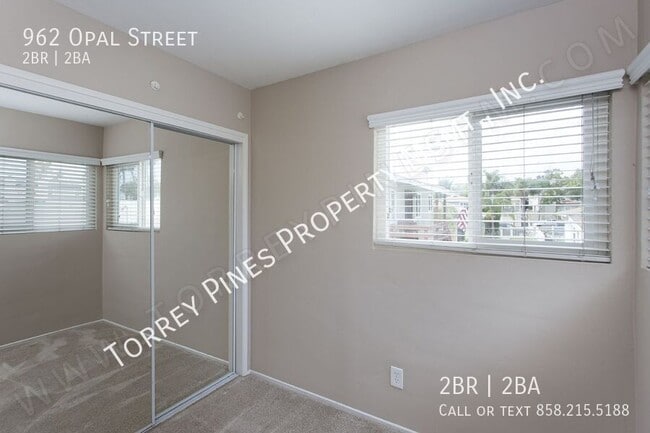 Building Photo - 962 Opal St