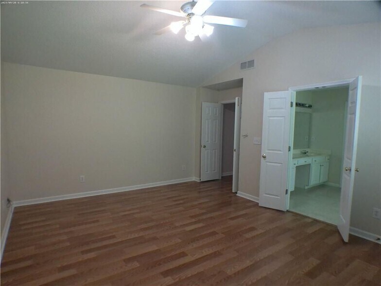 Building Photo - 3674 Kentford Ln