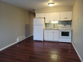 Building Photo - Your new home awaits!