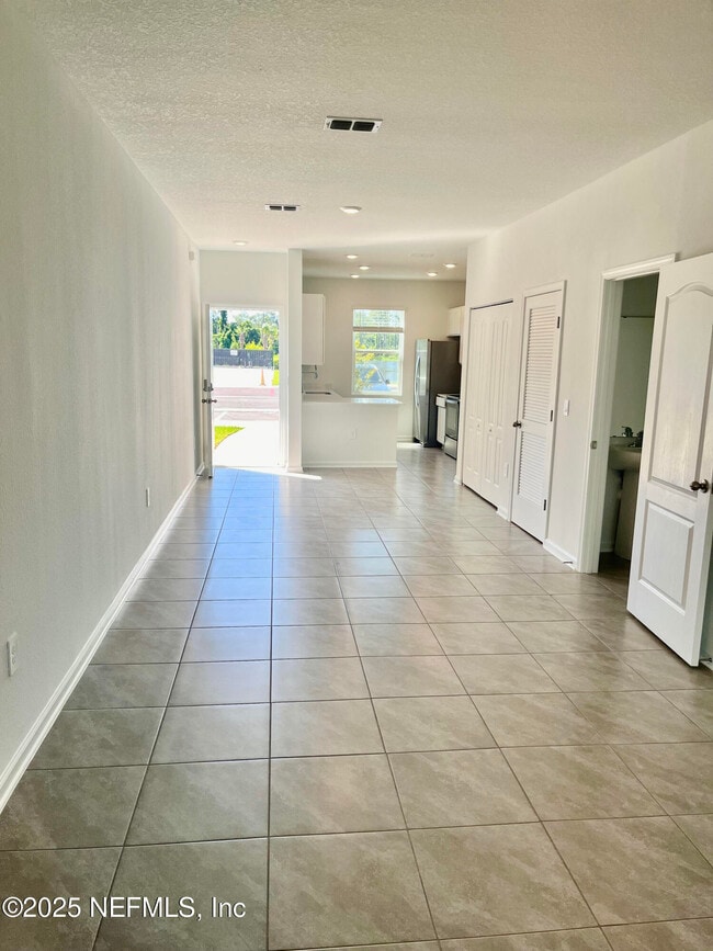 Building Photo - 73 Hidden Mdws Rd