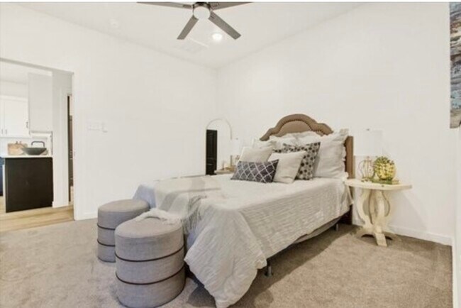 Building Photo - Modern home