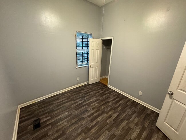 Building Photo - 634 Woolfolk St