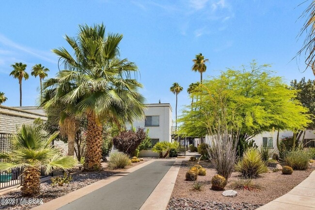 Primary Photo - 8450 E Old Spanish Trail
