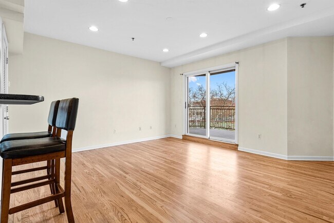 Building Photo - 920 Jefferson St