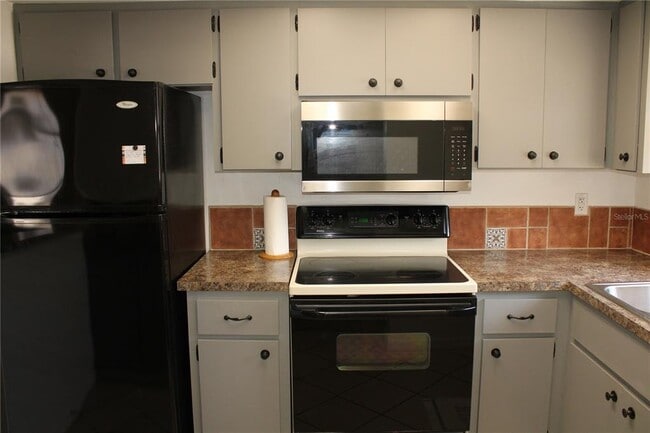 Building Photo - 5062 Live Oak Cir