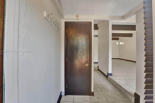 Building Photo - 760 E Coco Plum Cir