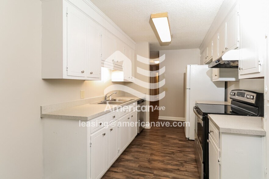 Building Photo - 122 Village Walk