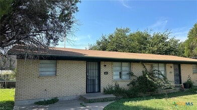 Building Photo - 218 E Valley Rd