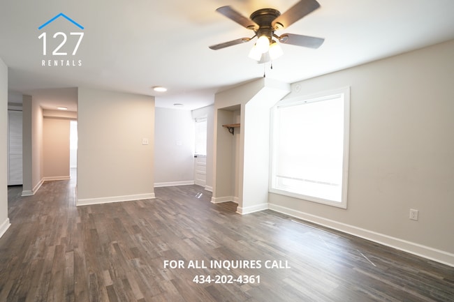 Building Photo - 3 Bedroom Unit with Electric and Water Utilities Included!!