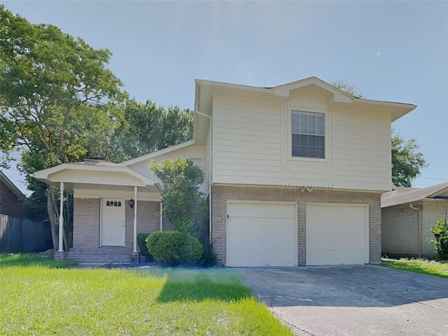 Primary Photo - 8527 Woodland Willows Dr