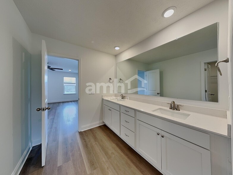 Building Photo - 231 Deanscroft Dr