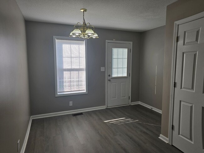 Building Photo - Charming 3-Bedroom Retreat at the End of t...