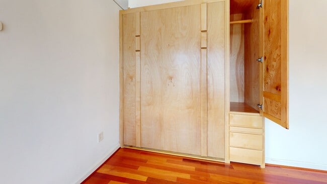 Building Photo - Bright & Sunny Two Bedroom/Two Bathroom W/...