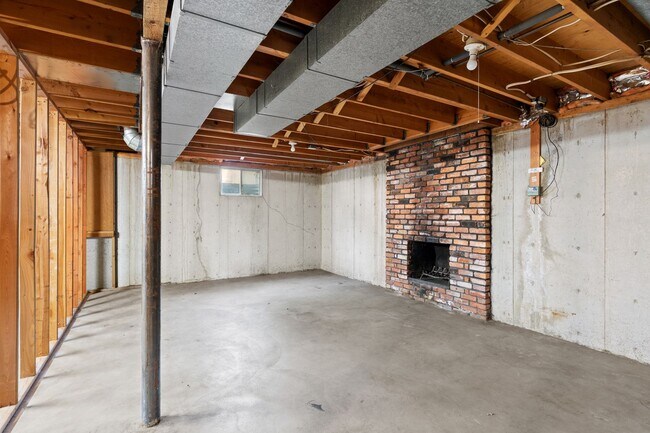 Building Photo - Gorgeous South Hill Home