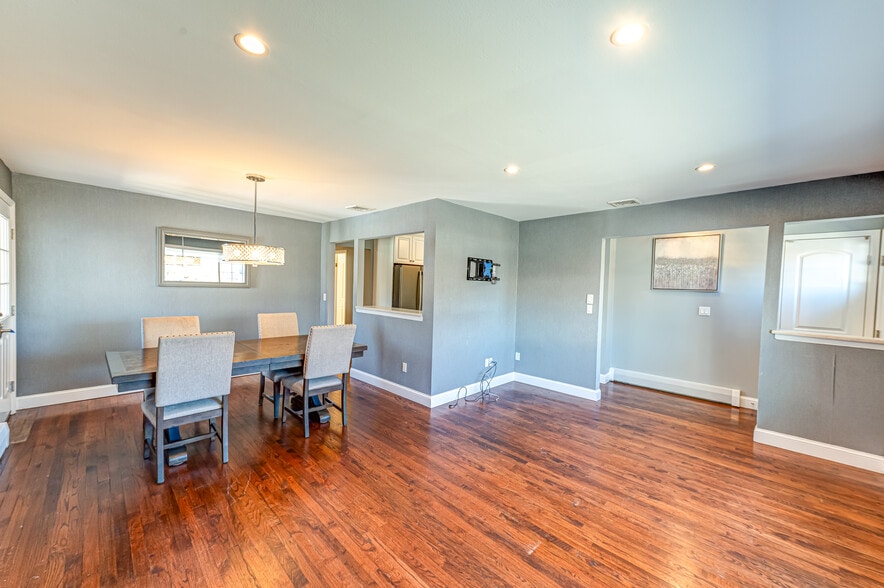 Building Photo - 2002 City Ave