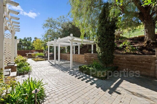 Building Photo - 285 Oak Valley Ln