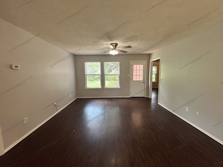 Building Photo - 1911 Whippoorwill Dr