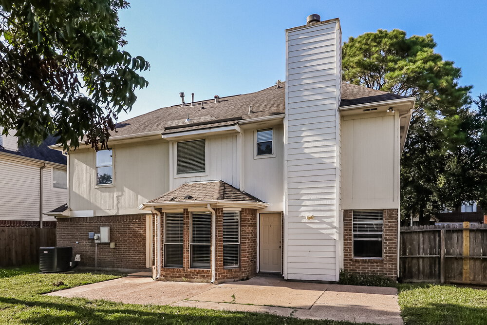 Building Photo - 15815 Spruce River Ct