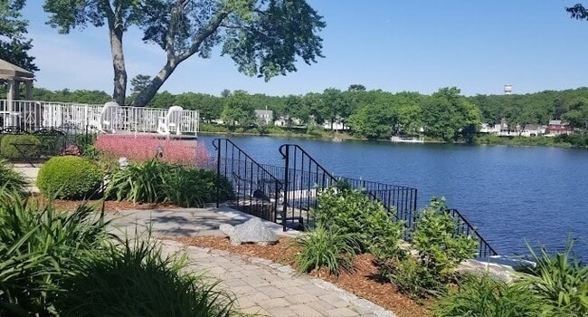 Building Photo - 253 Lynn St