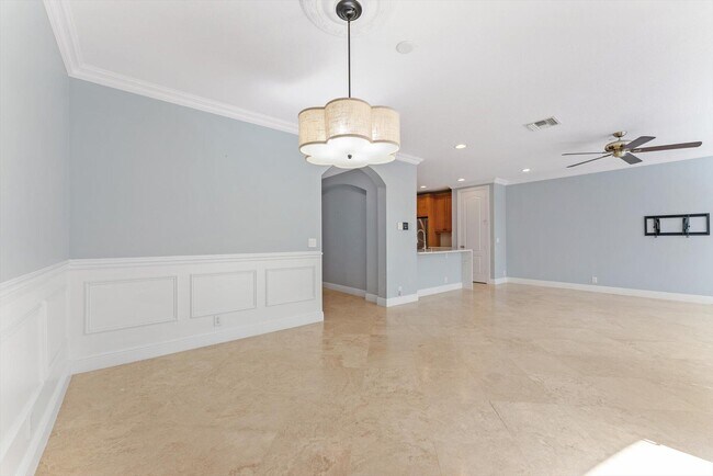 Building Photo - 604 NE Francesca Ln