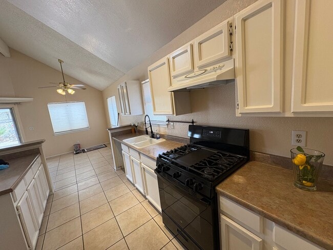 Building Photo - WEST SIDE HOME FOR RENT